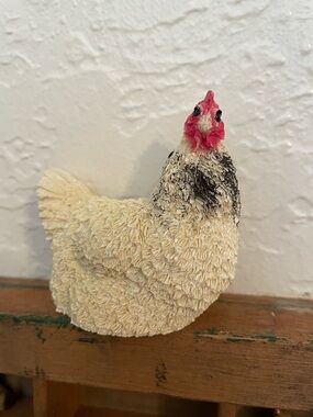 Vintage 1990s chicken hen figurine